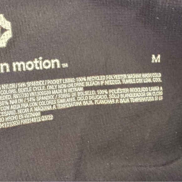 Athleta Men's Athletic Shorts in black! - Picture 2 of 2